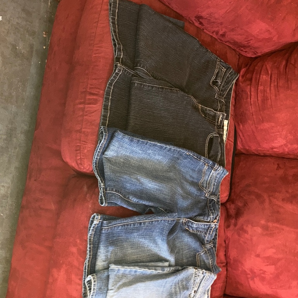 4 pairs of blue jeans